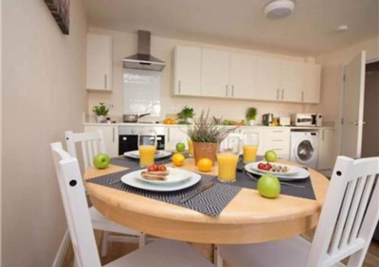 Stayzo Castle Point 6 Apartment - Premier Lodge Southampton