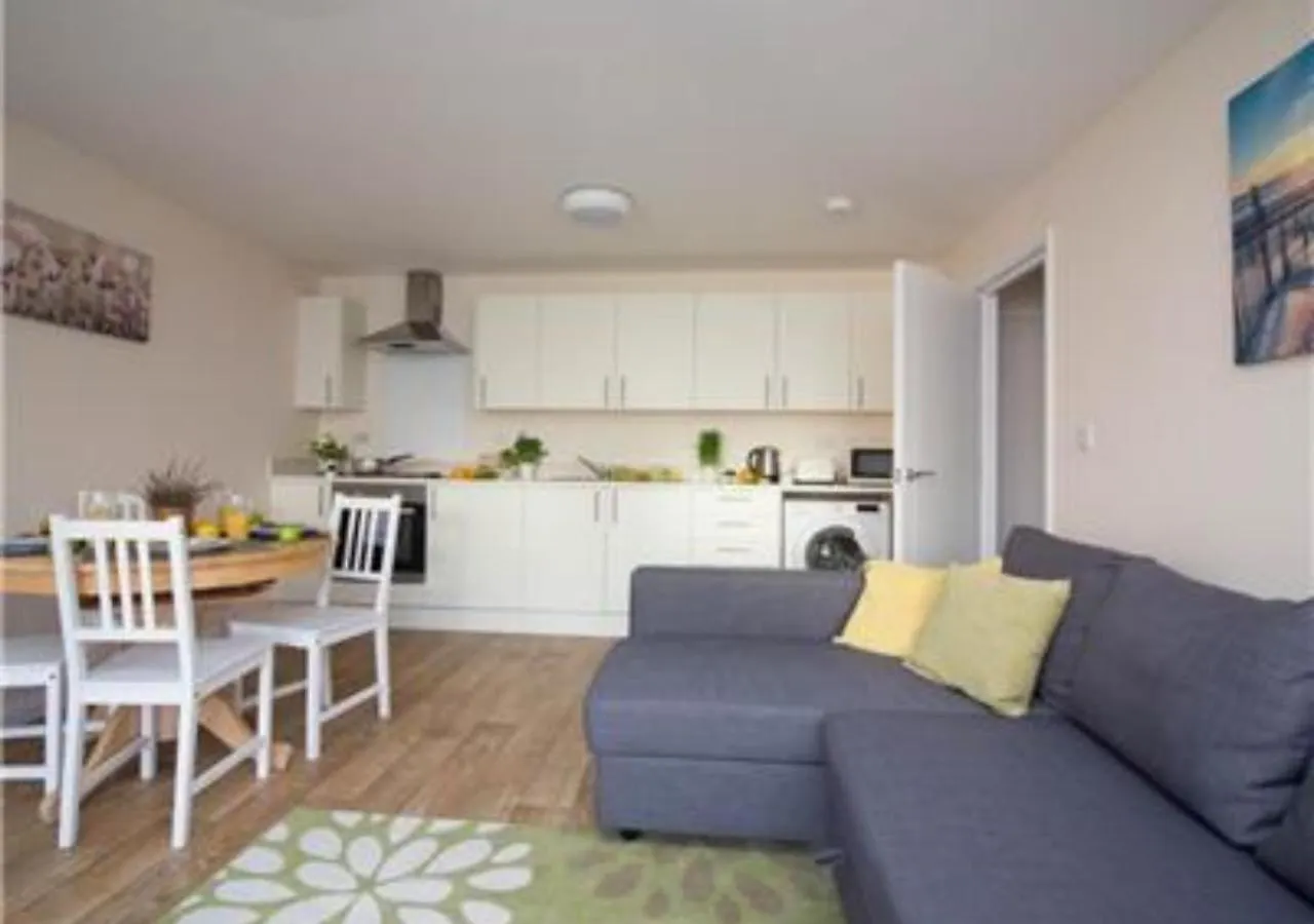 Stayzo Castle Point 6 Apartment - Premier Lodge Southampton United Kingdom