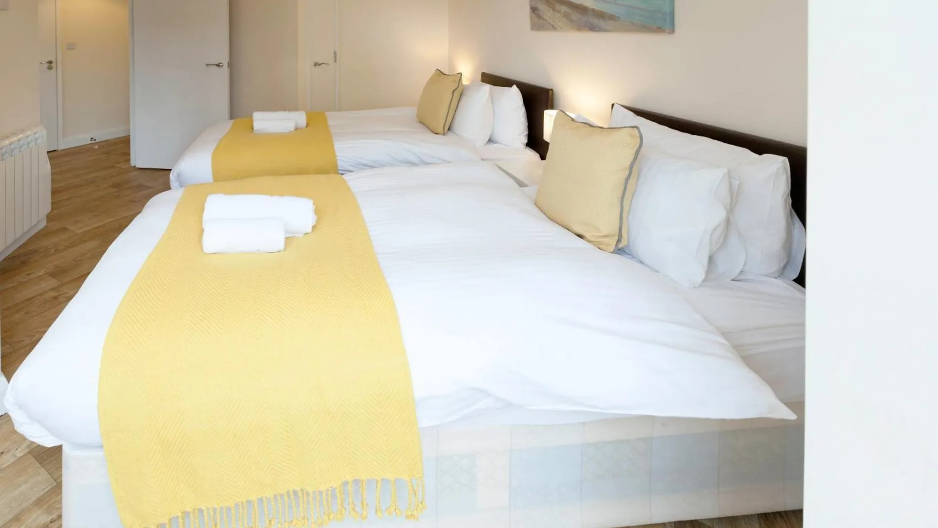 Stayzo Castle Point 6 Apartment - Premier Lodge Southampton United Kingdom