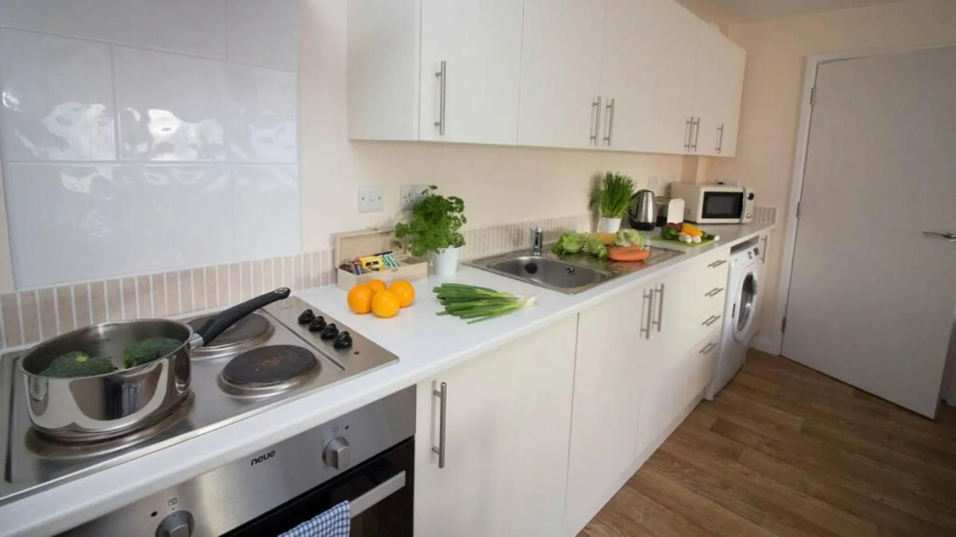 Stayzo Castle Point 6 Apartment - Premier Lodge location