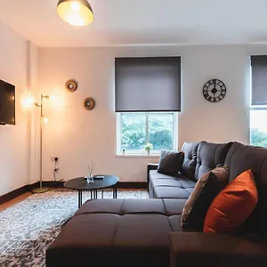 Apartment Obsidian - 2 Bedroom Flat Sleeps 5, Southampton