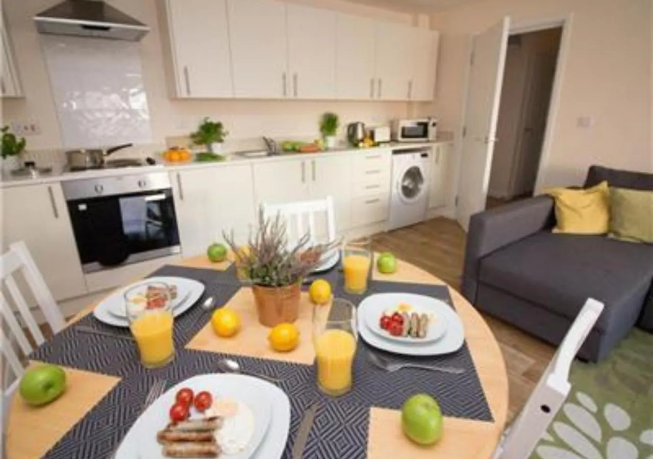 Stayzo Castle Point 6 Apartment - Premier Lodge Southampton