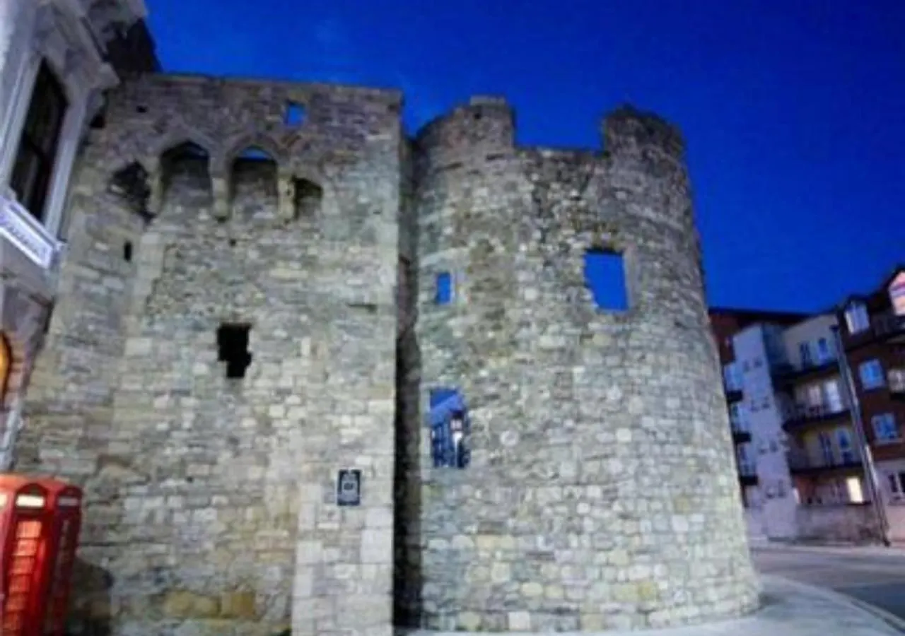 Stayzo Castle Point 6 Apartment - Premier Lodge Southampton United Kingdom