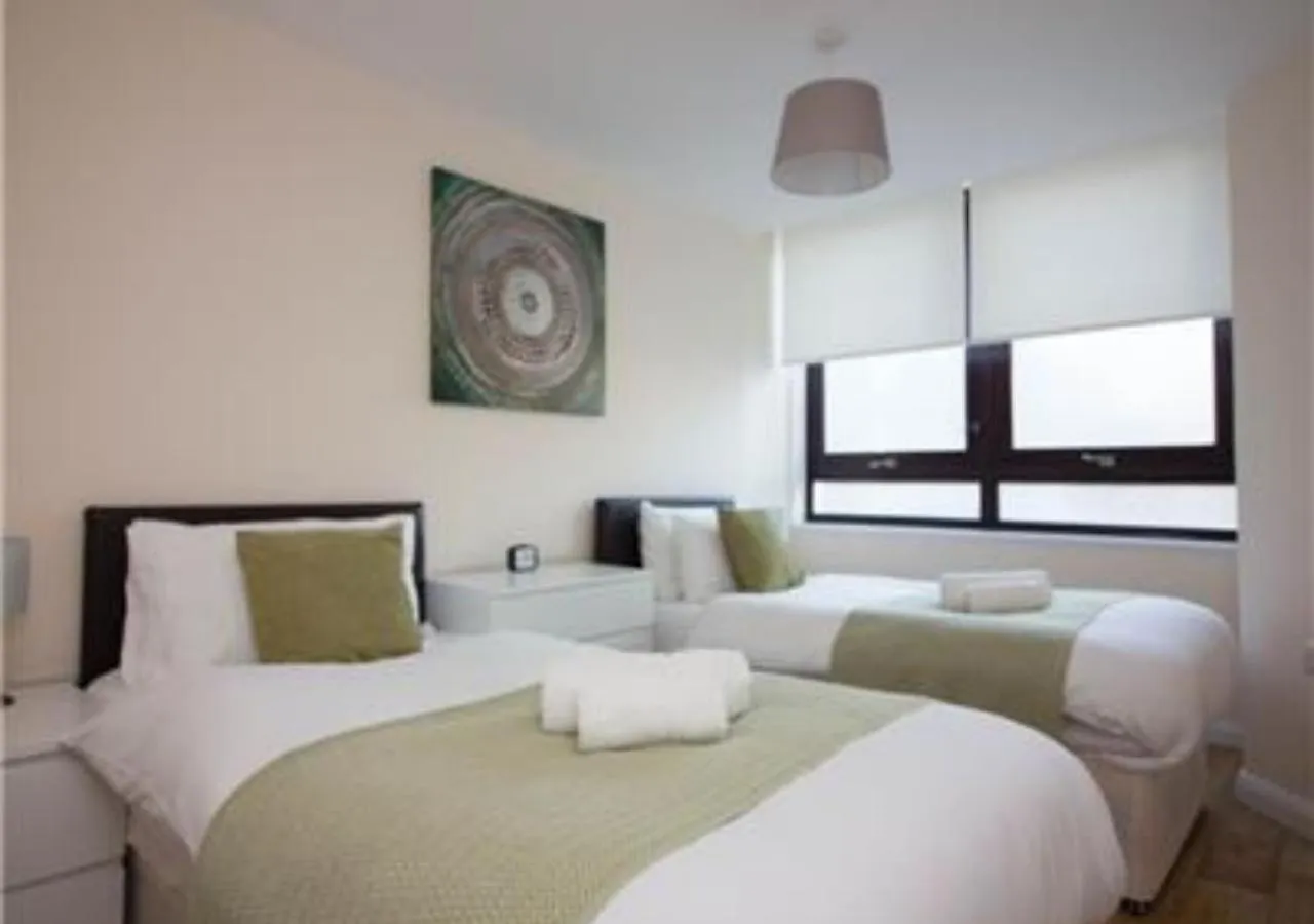 Stayzo Castle Point 6 Apartment - Premier Lodge Southampton 0*,  United Kingdom