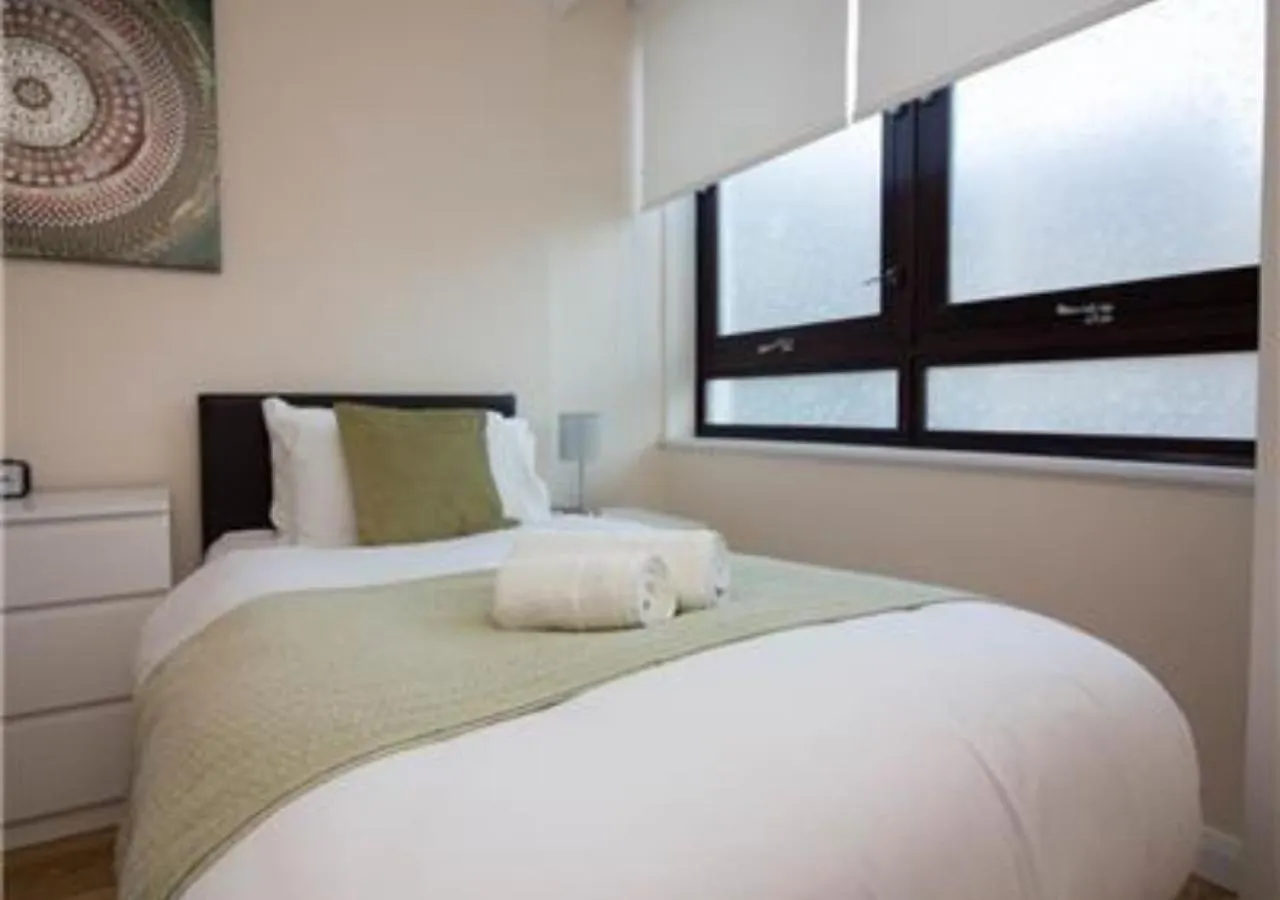 Stayzo Castle Point 6 Apartment - Premier Lodge Southampton United Kingdom