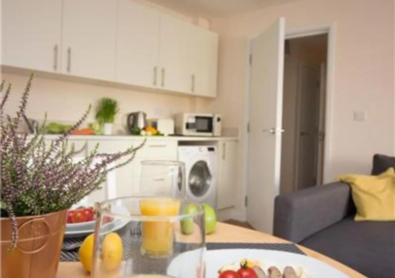 Stayzo Castle Point 6 Apartment - Premier Lodge Southampton
