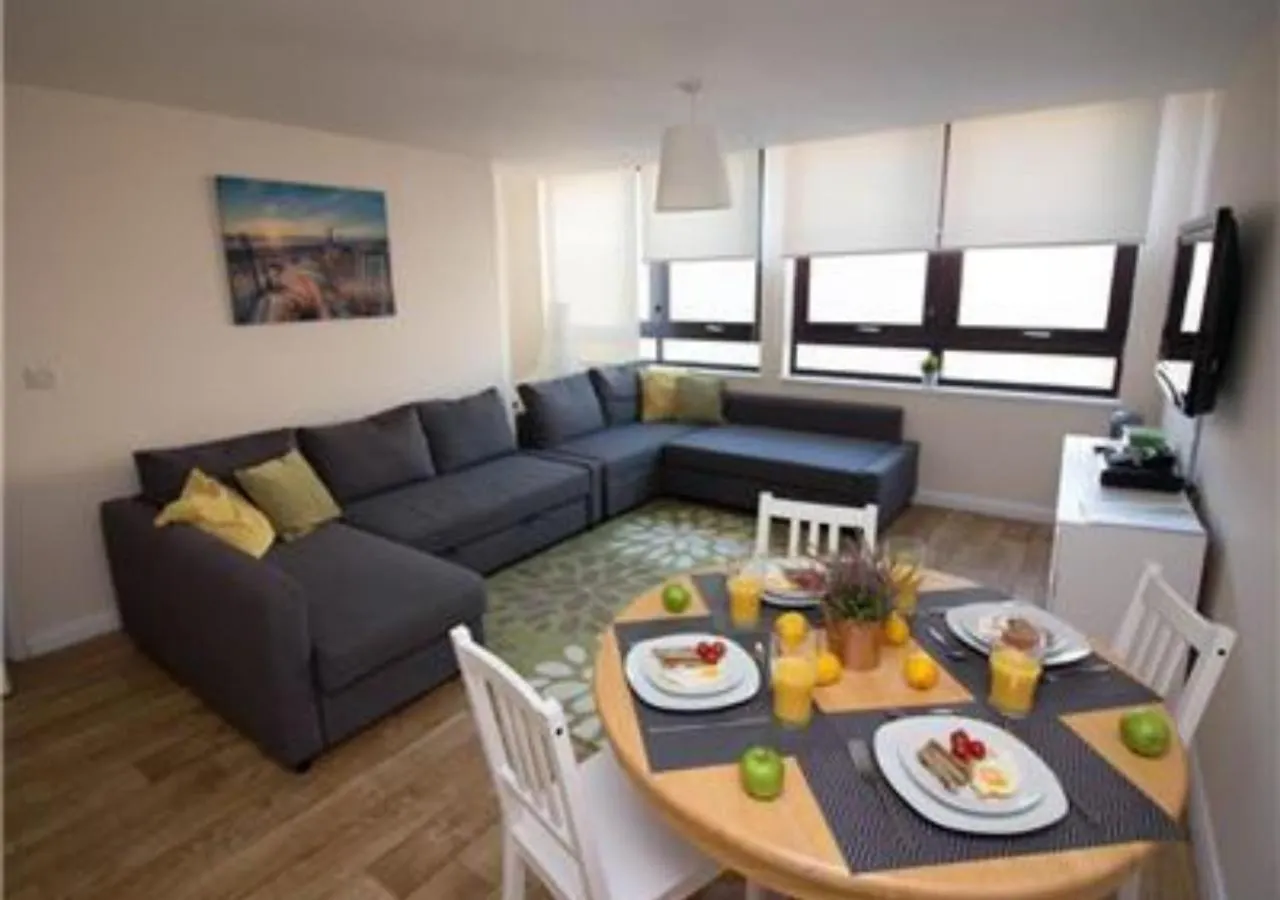 Stayzo Castle Point 6 Apartment - Premier Lodge Southampton
