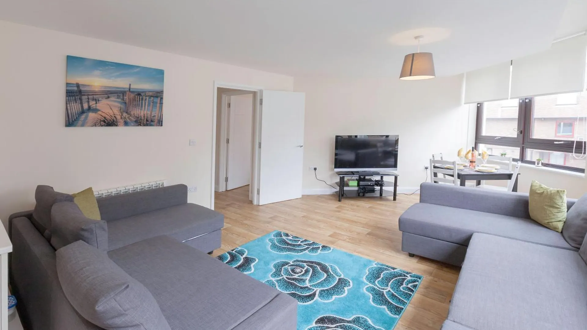 Stayzo Castle Point 6 Apartment - Premier Lodge Southampton
