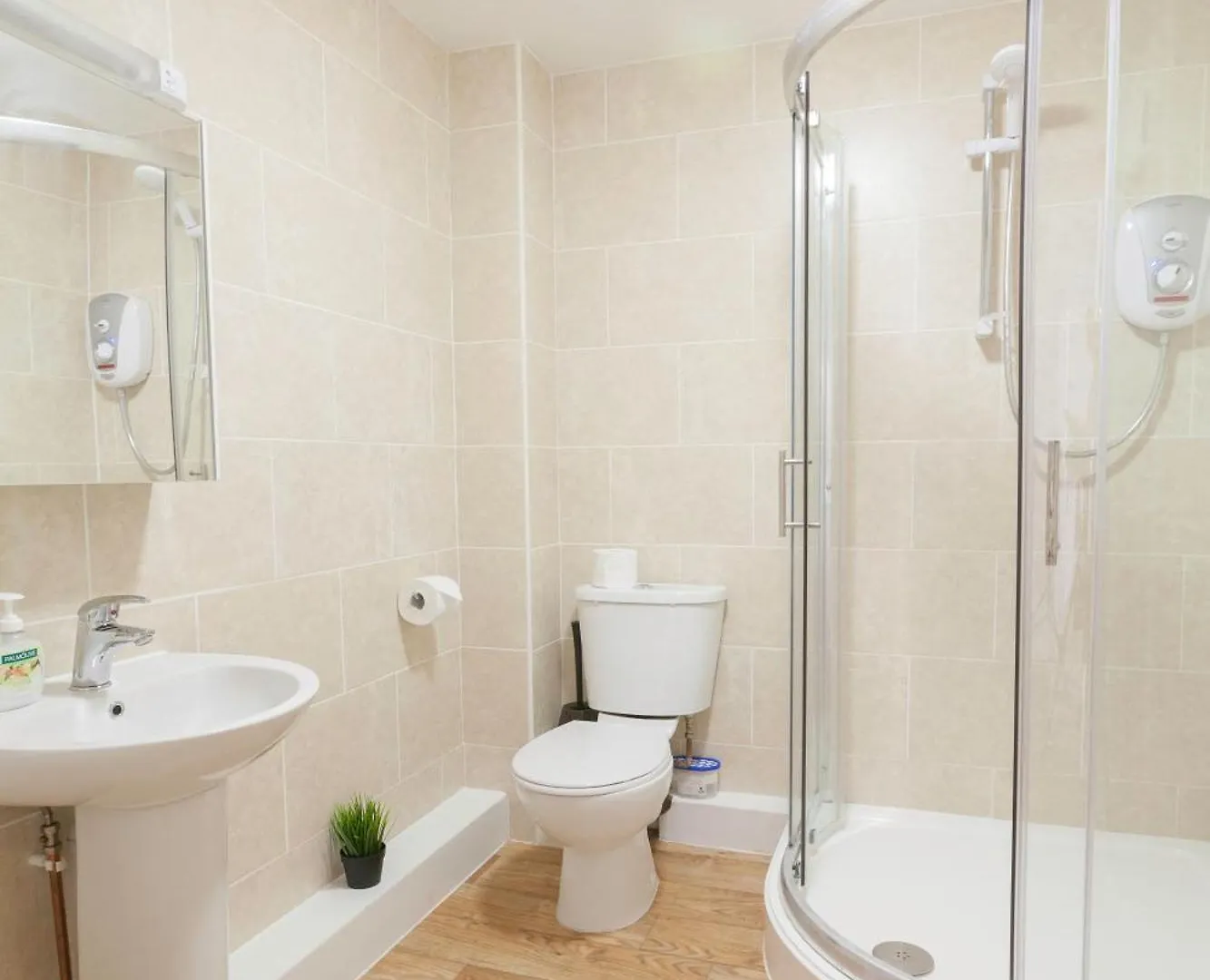Stayzo Castle Point 6 Apartment - Premier Lodge Southampton