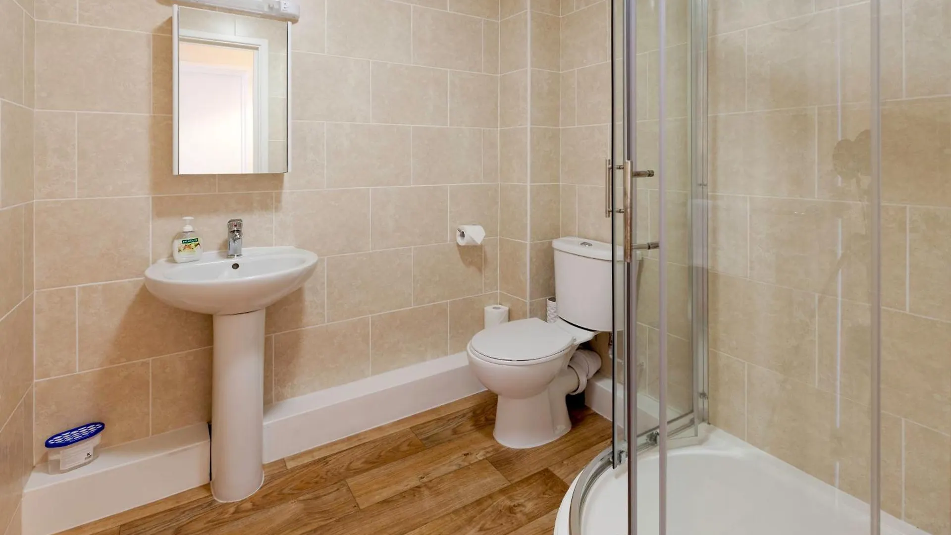 Stayzo Castle Point 6 Apartment - Premier Lodge Southampton United Kingdom