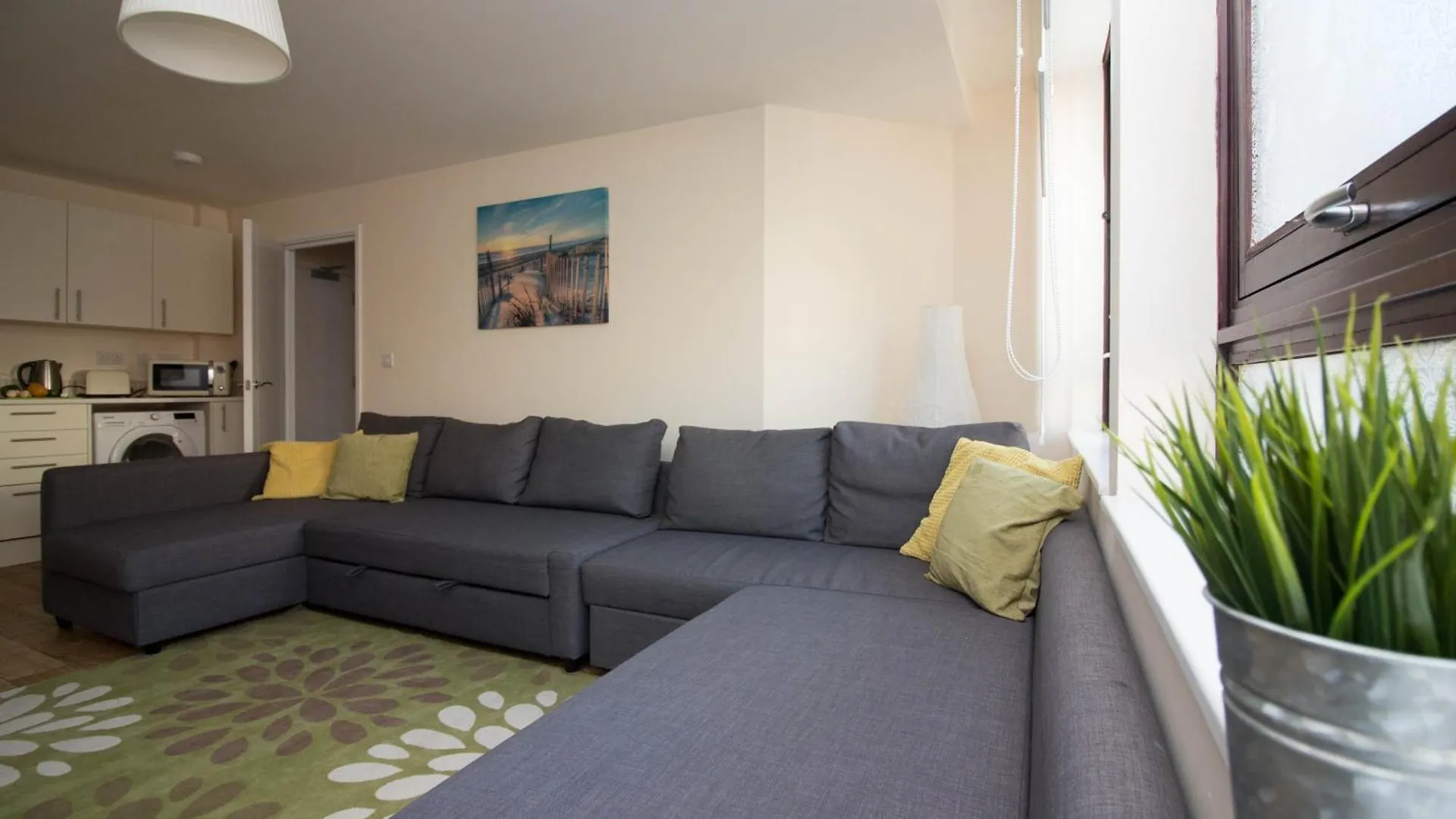 Stayzo Castle Point 6 Apartment - Premier Lodge Southampton 0*,