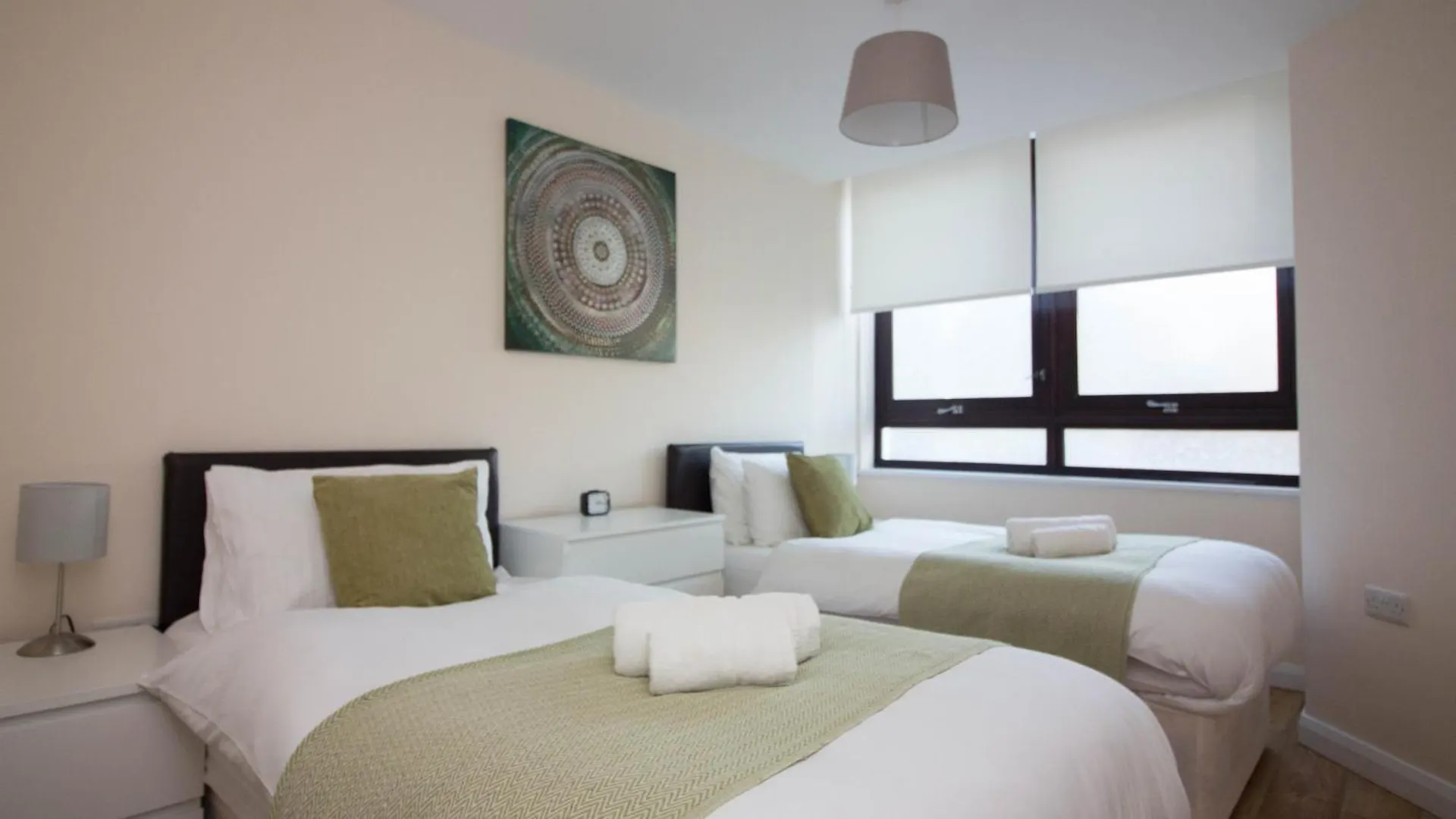 Stayzo Castle Point 6 Apartment - Premier Lodge Southampton