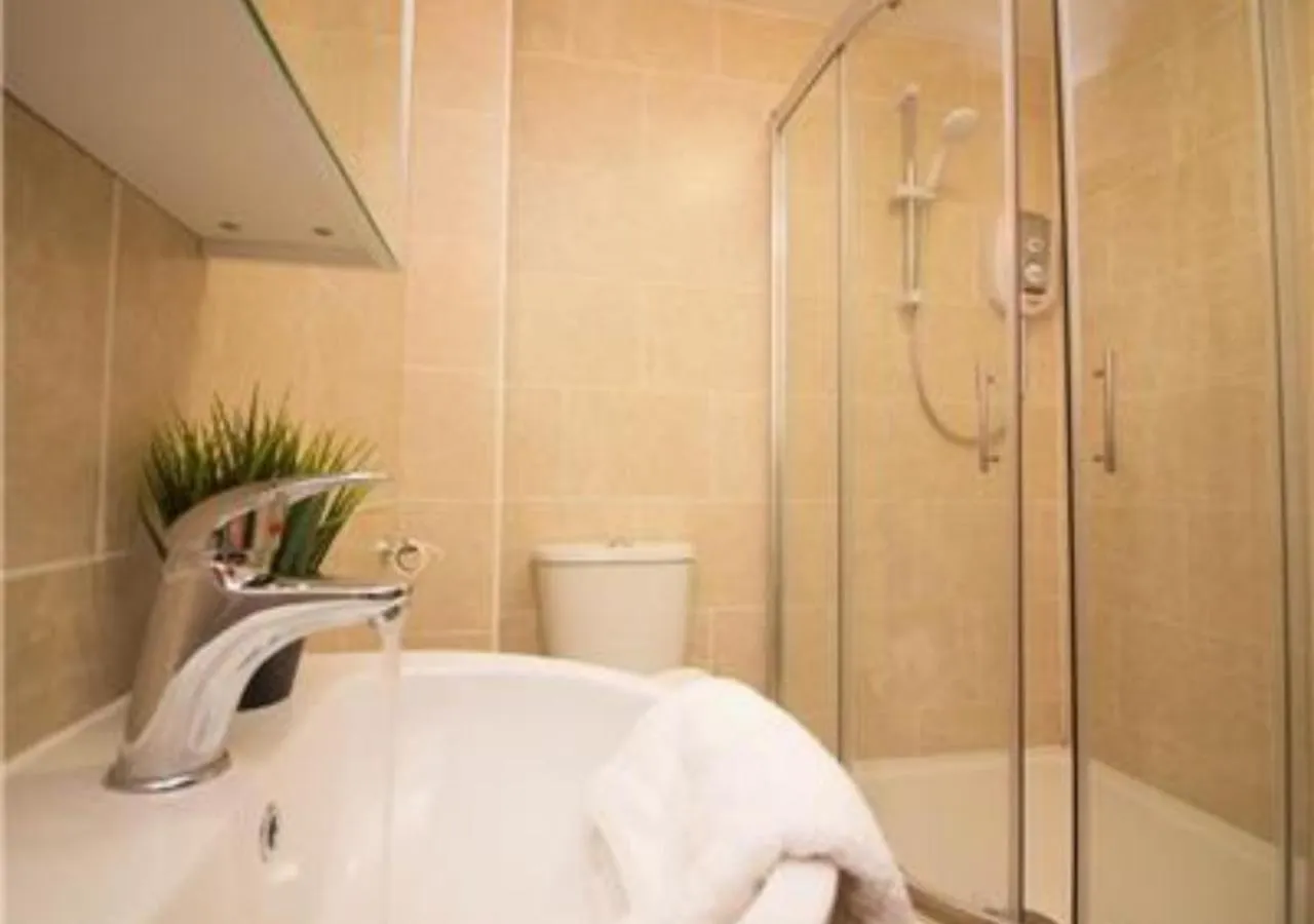 Stayzo Castle Point 6 Apartment - Premier Lodge Southampton
