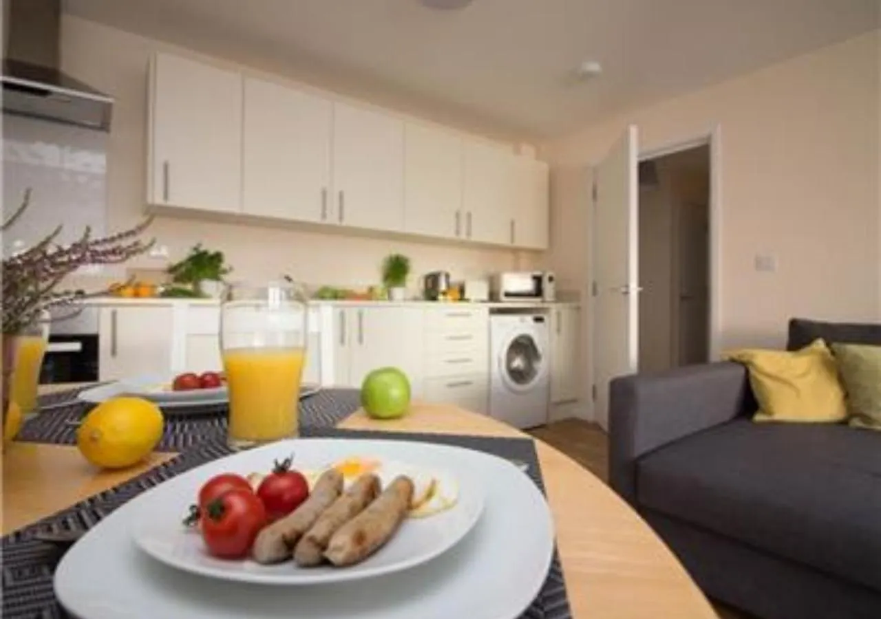 Stayzo Castle Point 6 Apartment - Premier Lodge Southampton