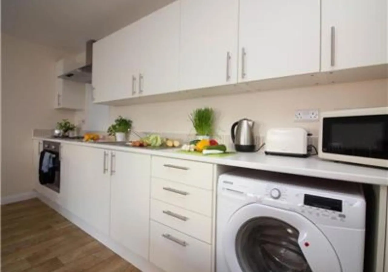 Stayzo Castle Point 6 Apartment - Premier Lodge Southampton